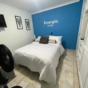 Nuevo Y Moderno Alojamiento Laureles, Habitación Privada Habitación en casa particular